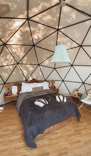 Hochwertige Bettwaren, Daunenbettdecken, Minibar, Zimmersafe