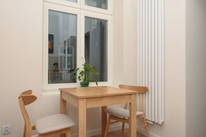City Studio | In-room dining - RentPlanet - Studio plac Matejki (Kraków)