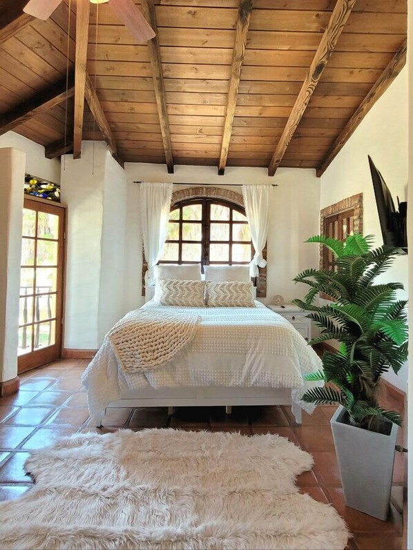 3 bedrooms, desk, iron/ironing board, free WiFi - Spanish Style Vacation Home in Rosarito (Primo Tapia)