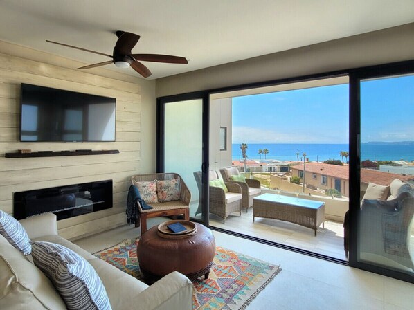 TV, fireplace - Lovely condo with Stunning Ocean View (Rosarito)