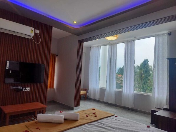 Luxury Room, Pool View | Desk, iron/ironing board, free WiFi, bed sheets