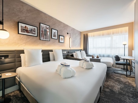 Executive Room, 1 King Bed with Sofa bed