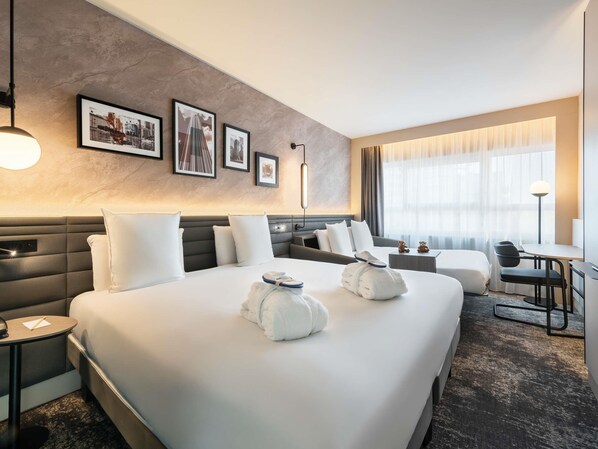 Executive Room, 1 King Bed with Sofa bed