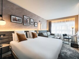 Executive Room, 1 King Bed with Sofa bed