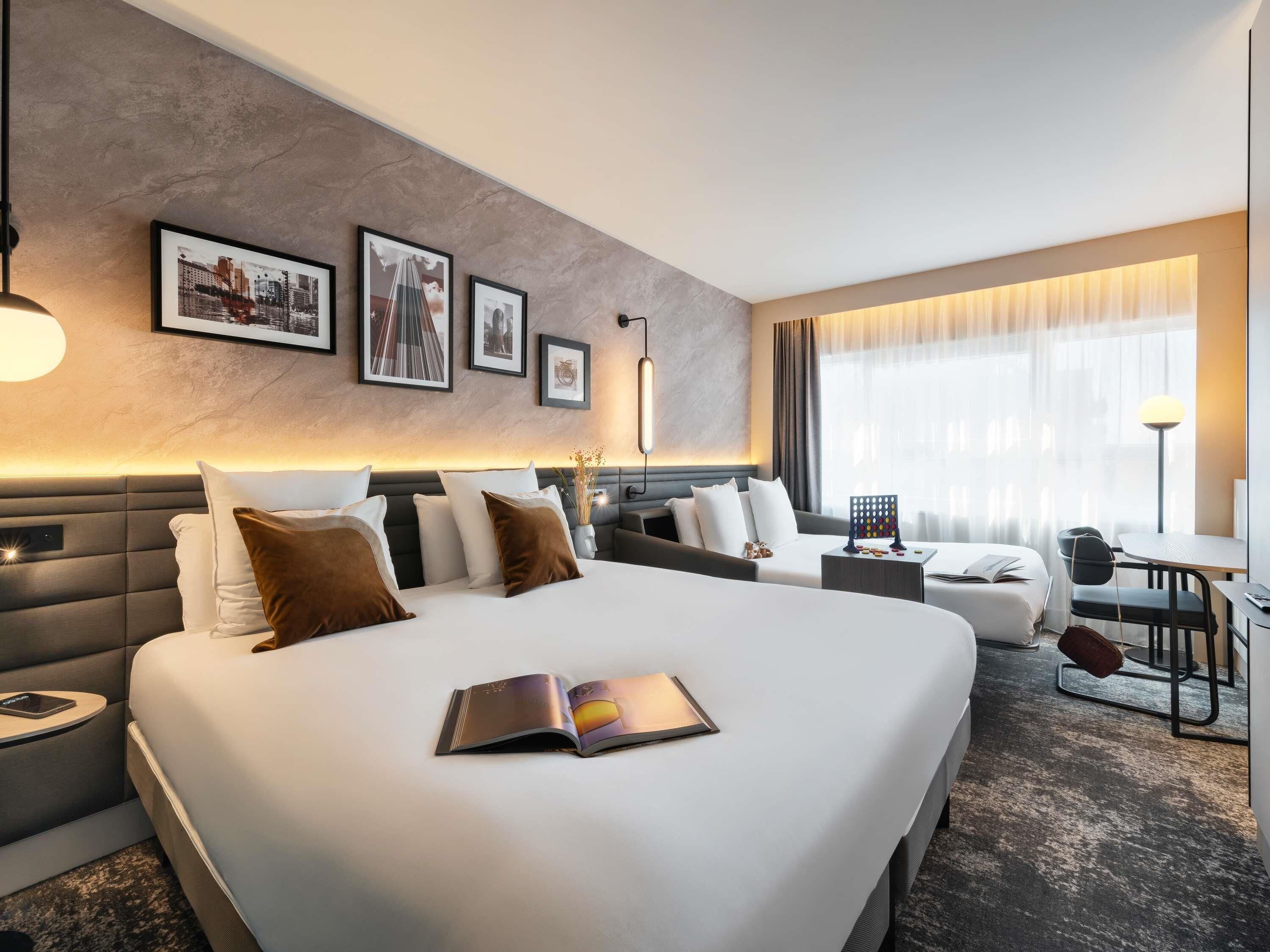 行政客房, 1 張特大雙人床及 1 張梳化床