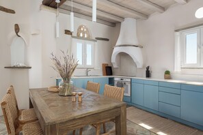 Private kitchen - Morfes Luxury Apartments (Tinos)