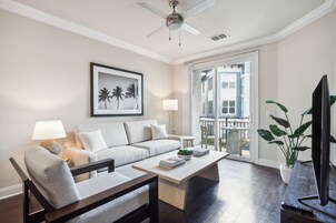 Apartamento, 1 quarto | Área de estar | TV 32 polegadas com canais digitais