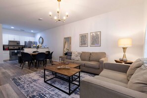 3 bedrooms - Fabulous Townhome Near the Parks (Kissimmee)