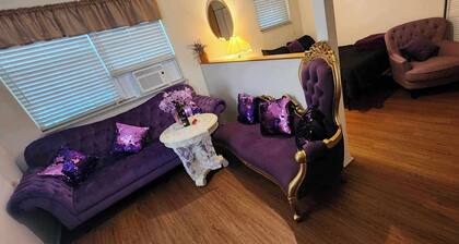 Cozy house with 1 bedroom and WiFi, AC, Huge Pool, 1 Acre Property Gym, Jacuzzi