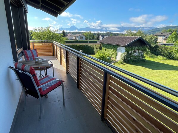 Property grounds - Gemütliche, Voll Ausgestattete Ferienwohnung mit Balkon und Blick auf die Berge (Villach)