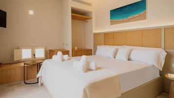 Suite, terraza | Ropa de cama de alta calidad, minibar, caja fuerte y escritorio