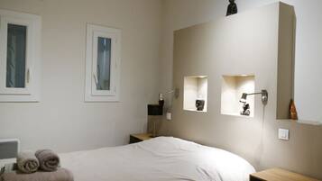 2 bedrooms, iron/ironing board, travel cot, free WiFi