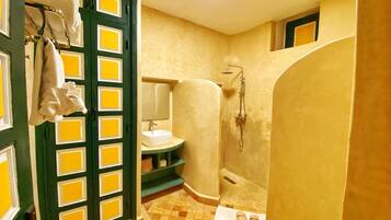 华丽双人房, 独立浴室 (Double Room) | 浴室 | 淋浴设施、大花洒淋浴喷头、名牌洗护用品、吹风机