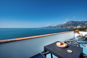 Outdoor dining - Casa Rosamare by Wonder Tour (Praiano)