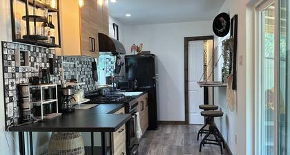 Beautiful Container Home in Lithia, FL for 4 people.