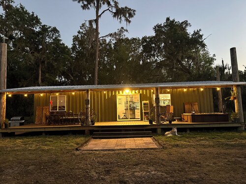 
Beautiful Container Home in Lithia, FL for 4 people.
