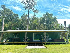 Terrace/patio - 
Beautiful Container Home in Lithia, FL for 4 people. (Lithia)