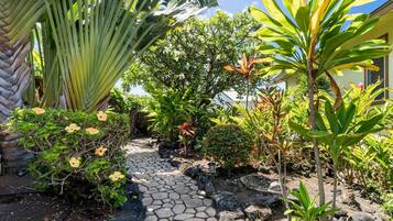House, Multiple Beds (Hale Lani) | Property grounds