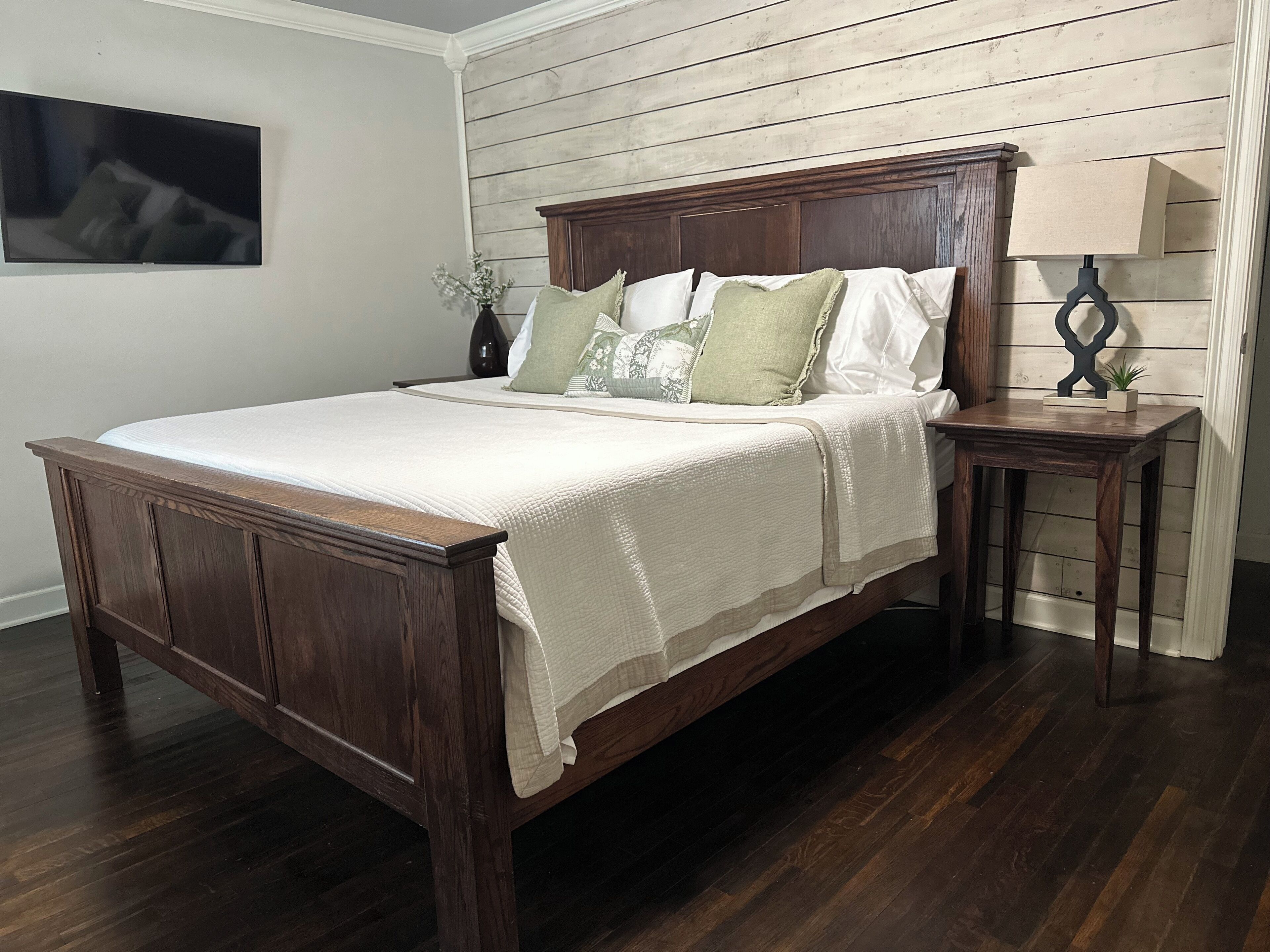 3 slaapkamers, een strijkplank/strijkijzer, wifi, beddengoed