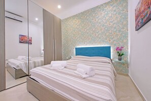 2 bedrooms, iron/ironing board, free WiFi, bed sheets - Central Alba Home Re di Roma apartment, just minutes from the historic center (Roma)