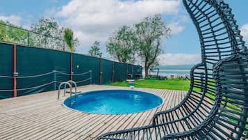 Deluxe Suite, Lake View | 1 bedroom, bed sheets