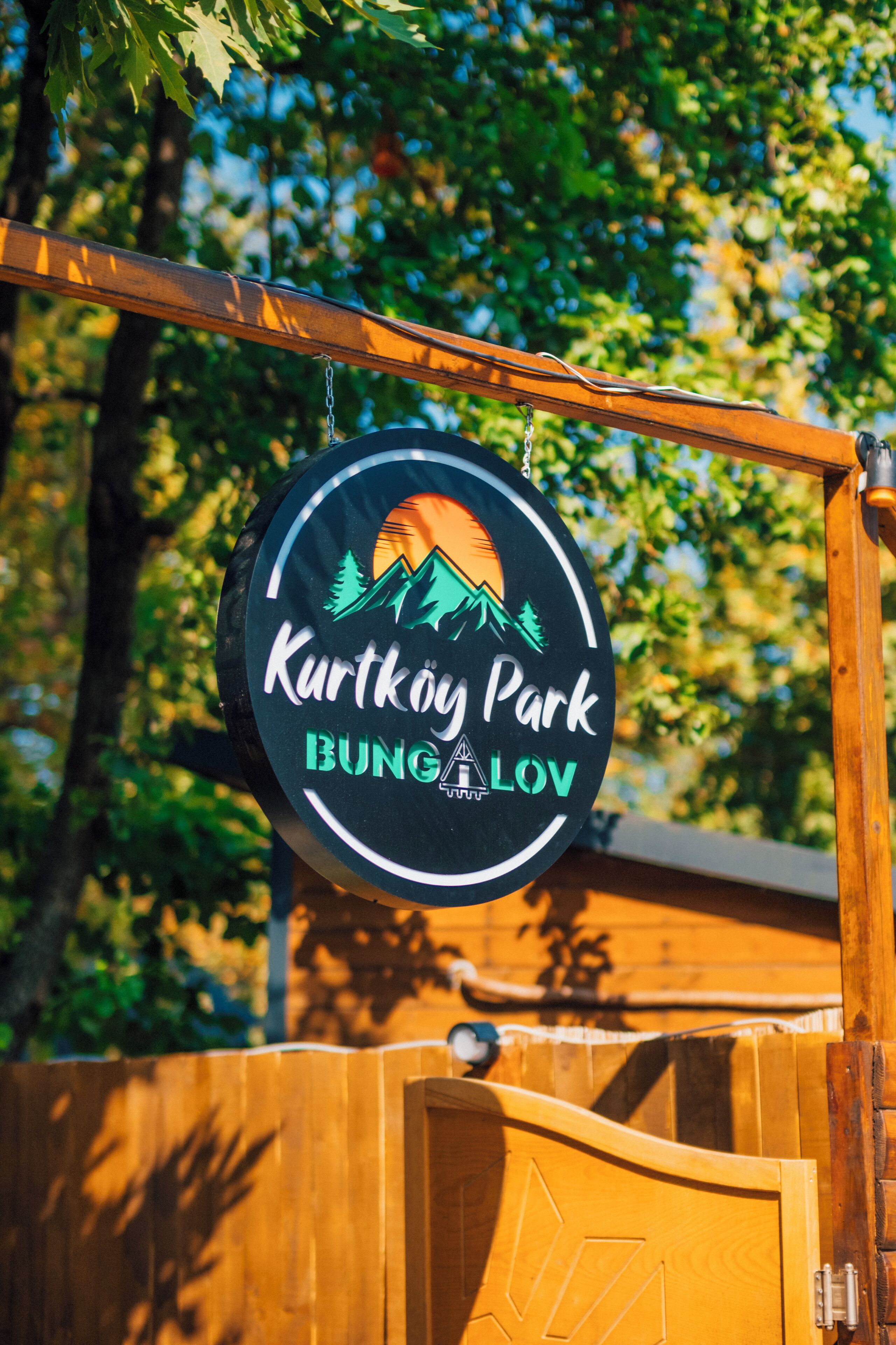 A circular sign with the text "Kurthköy Park BUNGALOV" and a mountain graphic.