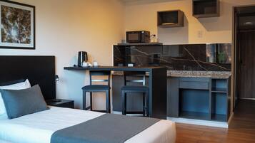 Minibar, caja de seguridad en la habitación y cortinas blackout