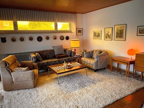 Smart TV, ping pong, books, printers