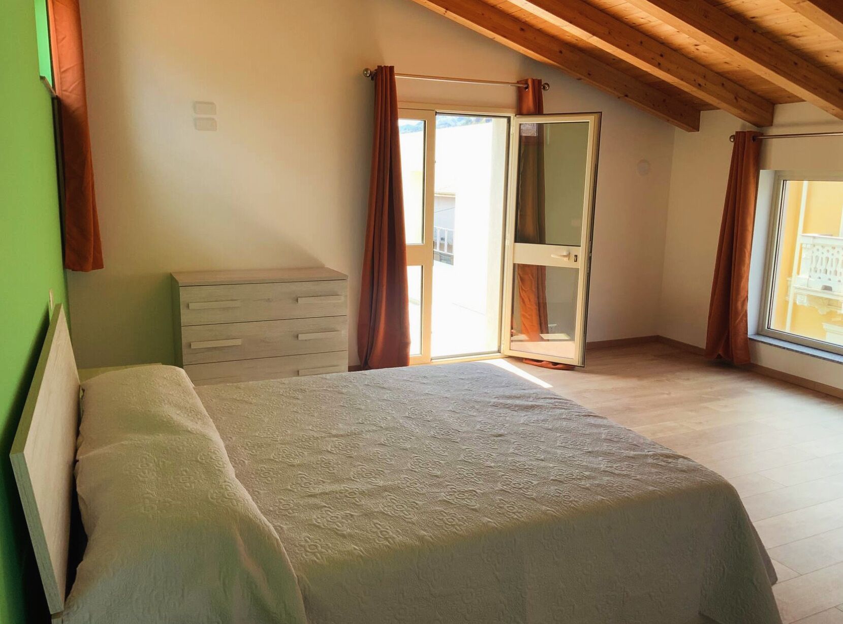 2 Schlafzimmer, Schreibtisch, Bügeleisen/Bügelbrett, kostenloses WLAN