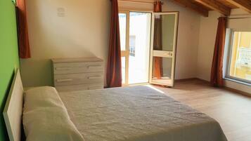 2 Schlafzimmer, Schreibtisch, Bügeleisen/Bügelbrett, kostenloses WLAN