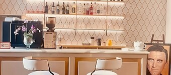 Room in Guest Room - Fly in Viareggio Beach in Front of the Famous Promenade With Shops and Establishments