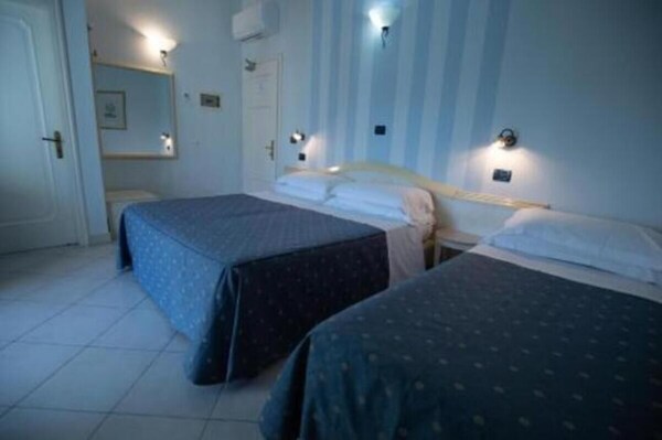 Room-fly In Viareggio Beach In Front Of - Viareggio