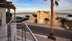 Unclassified image, 2 of 32, button - The Spry House, Langebaan, 8 Sleeper (Langebaan)