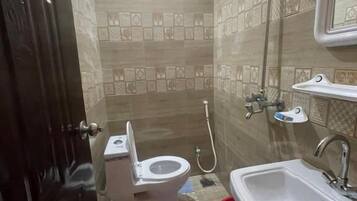 Deluxe Double Room | Bathroom | Shower, free toiletries, slippers, towels