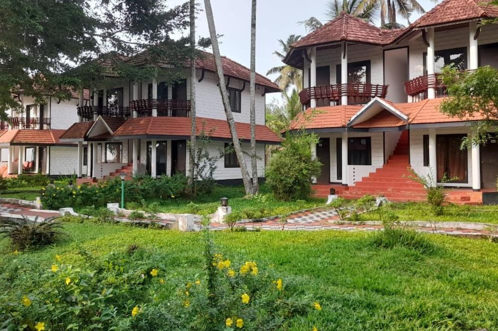 Goldfield Club & Lake Resort, Kumarakom