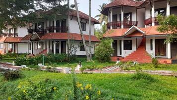 Habitación doble Deluxe | 1 habitación, escritorio, insonorización y ropa de cama