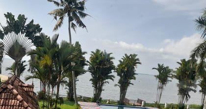 Goldfield Club & Lake Resort, Kumarakom
