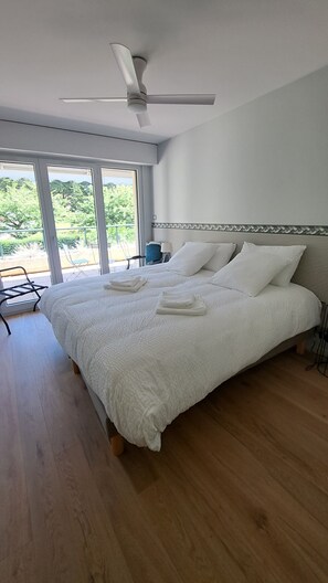 3 habitaciones, tabla de planchar con plancha, wifi y ropa de cama