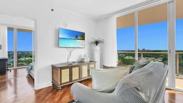 Căn hộ cơ bản, 2 phòng ngủ, ban công, quang cảnh biển | Phòng khách