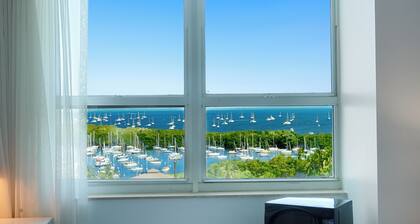 Fabulous 2-Bedroom in the Heart of Grove