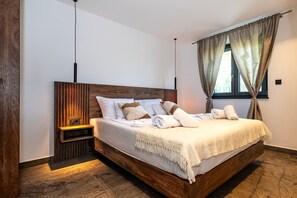 4 habitaciones, tabla de planchar con plancha, wifi y ropa de cama 
