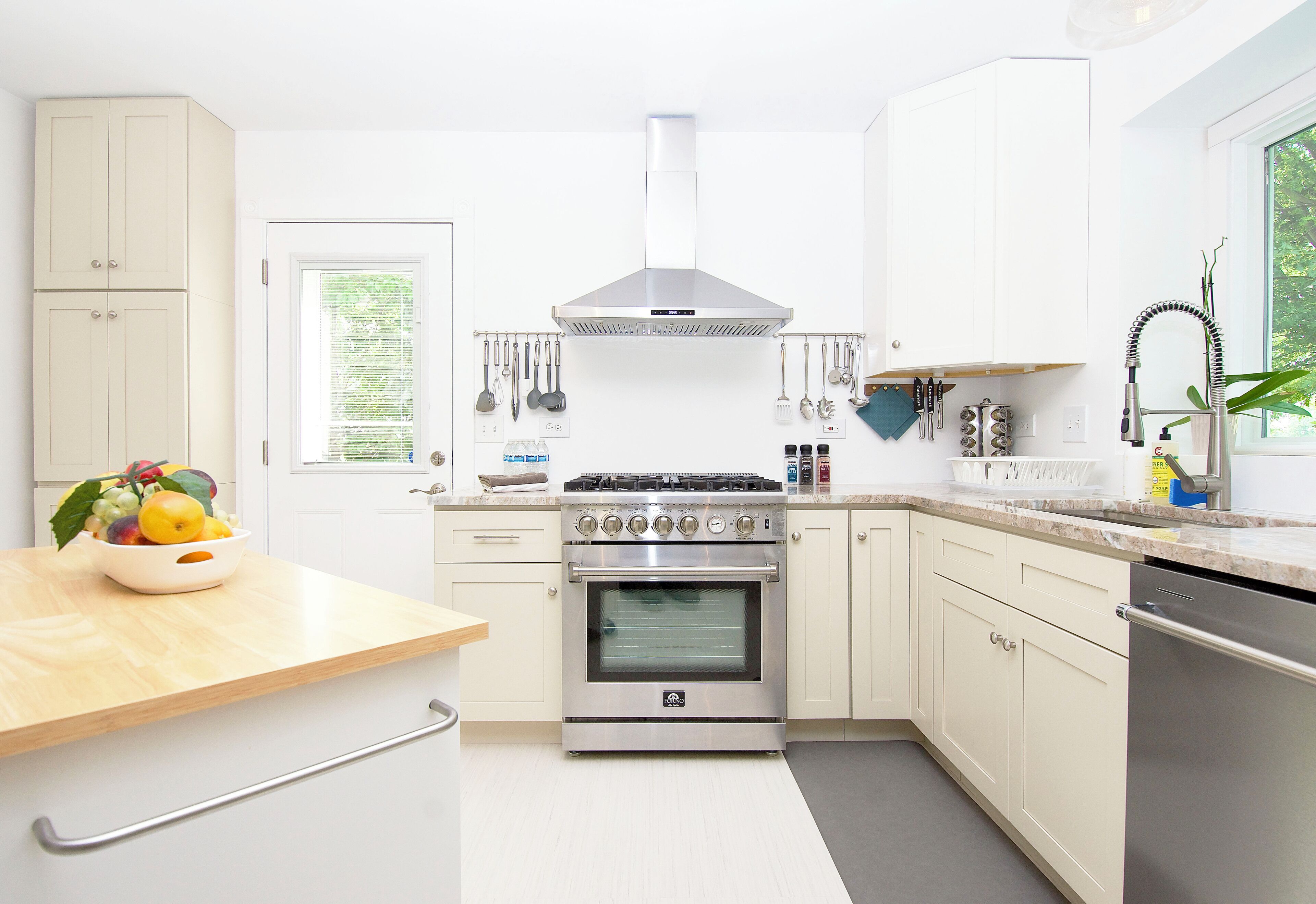 Køleskab, mikrobølgeovn, ovn, kogeplade