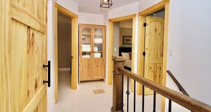 Riverfront Luxury w/ Fire Pit & Chef's Kitchen