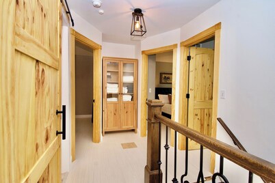 Riverfront Luxury w/ Fire Pit & Chef's Kitchen