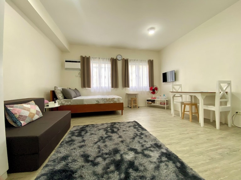 Cozy Studio With Wifi, And Free Pool Access In Enchanting Nuvali - Cabuyao