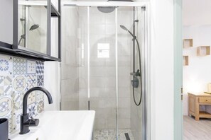 Shower, hair dryer, towels - Chambre Griffoul - Hypercentre - Gaillac (Gaillac)