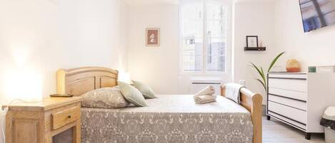 1 bedroom, WiFi, bed sheets