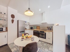 冷蔵庫、電子レンジ、オーブン、食器洗い機