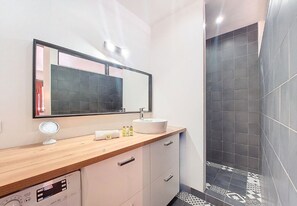 Een douche, een haardroger