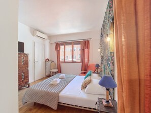 1 slaapkamer, een strijkplank/strijkijzer, wifi